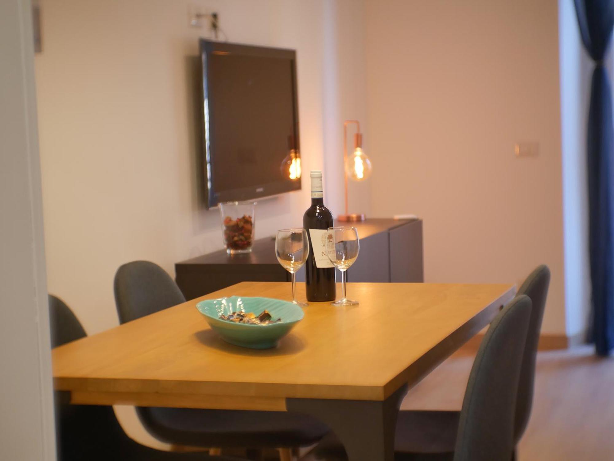 Chic Modern 2-Bedroom Near Metro Рим Экстерьер фото