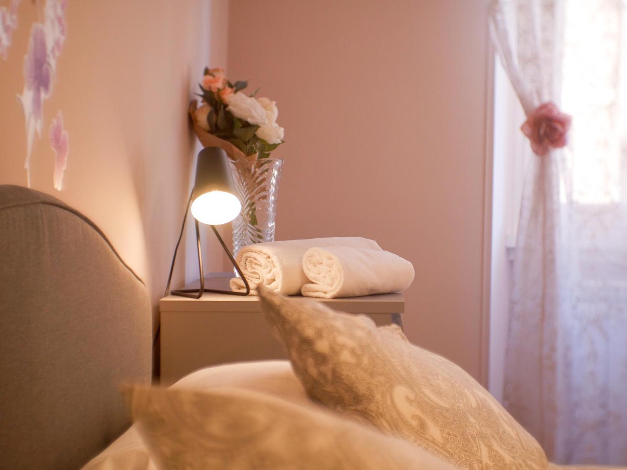 Chic Modern 2-Bedroom Near Metro Рим Экстерьер фото