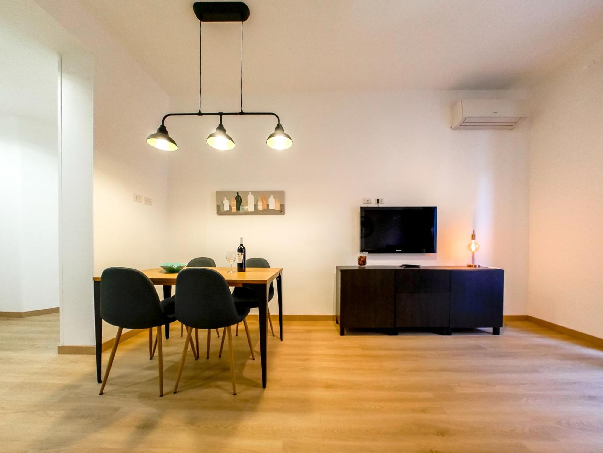 Chic Modern 2-Bedroom Near Metro Рим Экстерьер фото